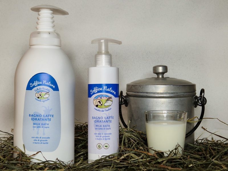 Moisturizing goat milk foam bath